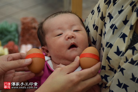 剃胎毛、滿月剃頭、嬰兒剃頭、嬰兒理髮、嬰兒剃髮、嬰兒剃胎毛、嬰兒滿月剃頭、寶寶剃頭、剃胎毛儀式、剃胎毛吉祥話、滿月剃頭儀式、滿月剃頭吉祥話、寶寶剃胎毛、寶寶滿月剃頭理髮、新北永和區剃胎毛、新北永和區滿月剃頭、新北永和區嬰兒剃頭剃胎毛、新北永和區嬰兒理髮、新北永和區嬰兒剃髮、王寶寶(新北永和區嬰兒寶寶滿月剃頭理髮、免費嬰兒剃胎毛儀式吉祥話)。中國風會場，爸媽寶貝免費穿「日中韓」古裝禮服。專業拍照、DVD光碟、證書。★購買「臍帶章、肚臍章、胎毛筆刷印章」贈送：剃頭、收涎、抓周，三選一。2017.05.22 照片2